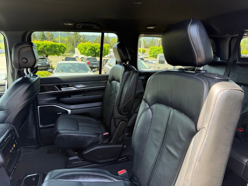 Used 2022 Jeep Wagoneer Series III w/ Flexible Seating Group AWD/4WD image 32
