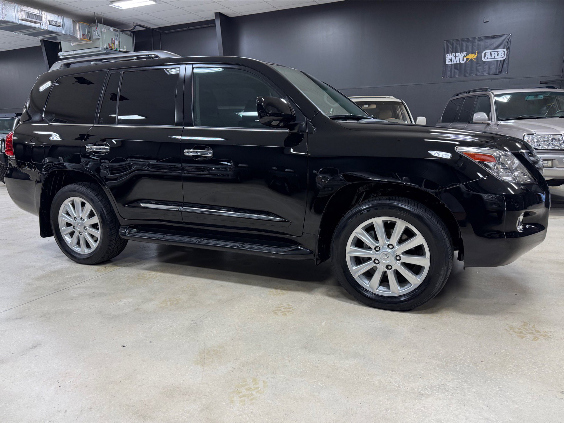 Used 2010 Lexus LX 570 4WD image 6