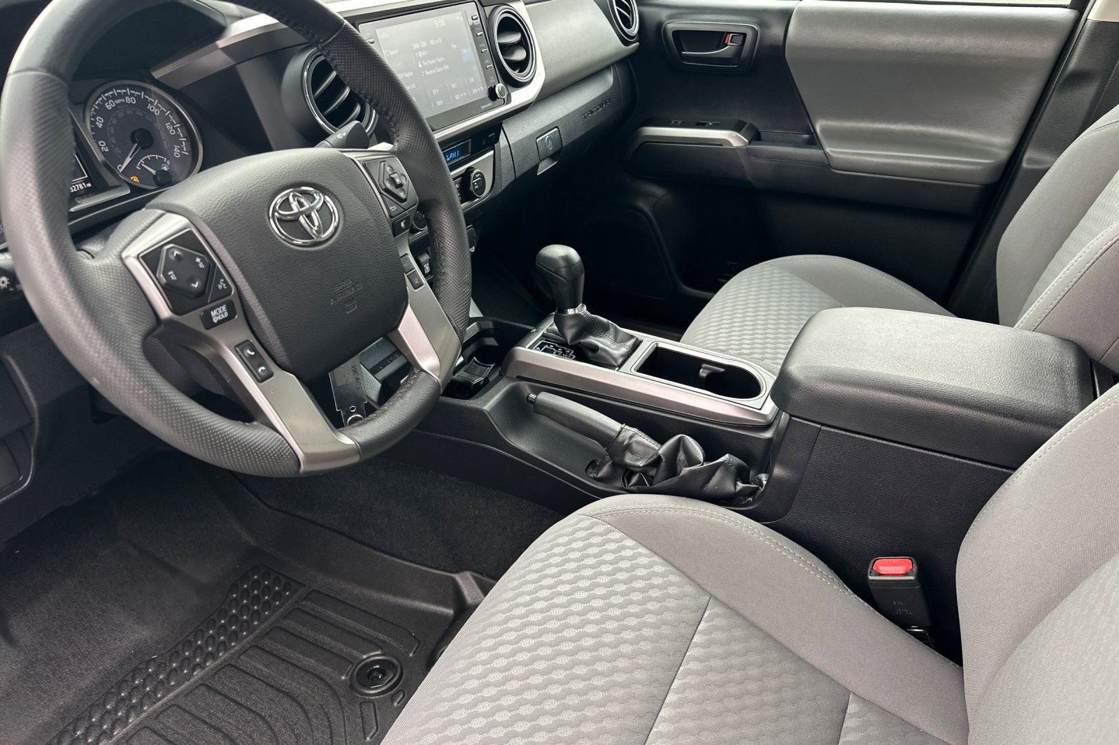 Used 2021 Toyota Tacoma SR5 AWD/4WD image 7