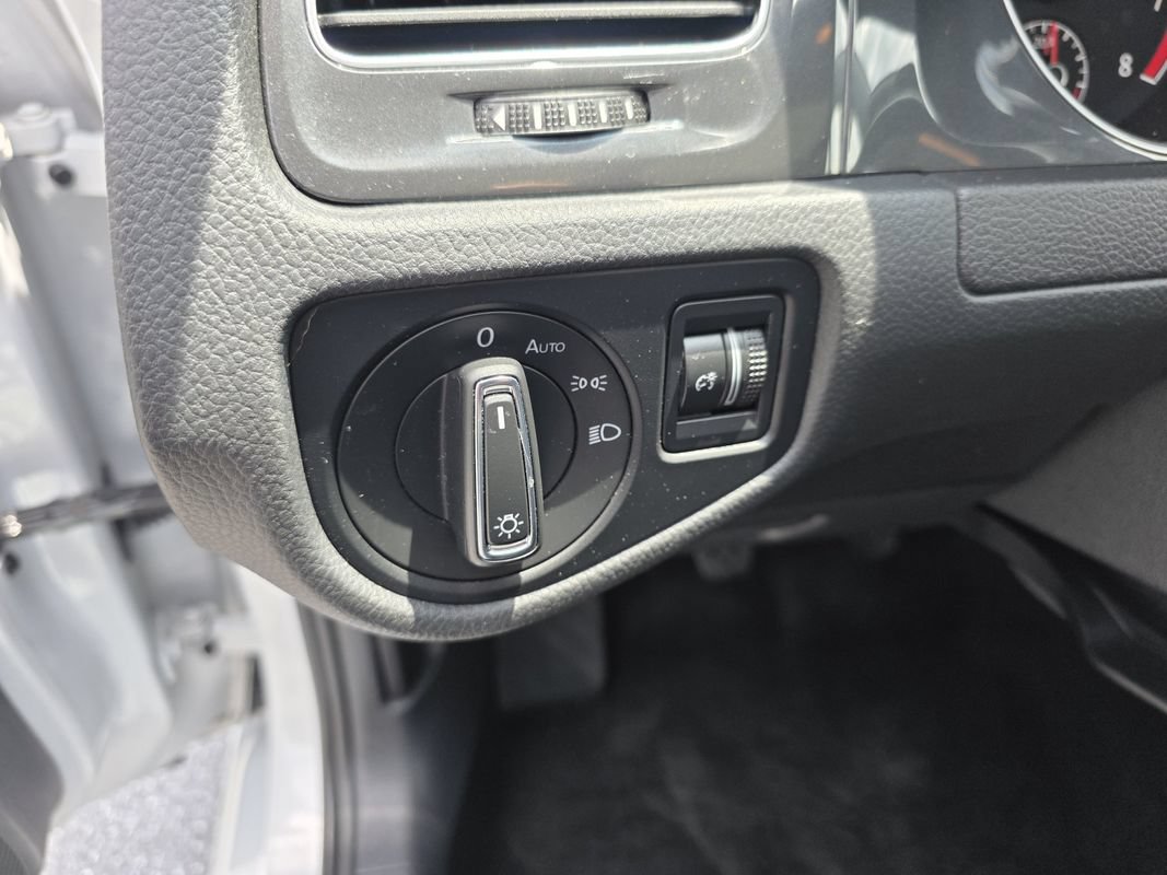 Used 2020 Volkswagen Golf 4-Door FWD image 22