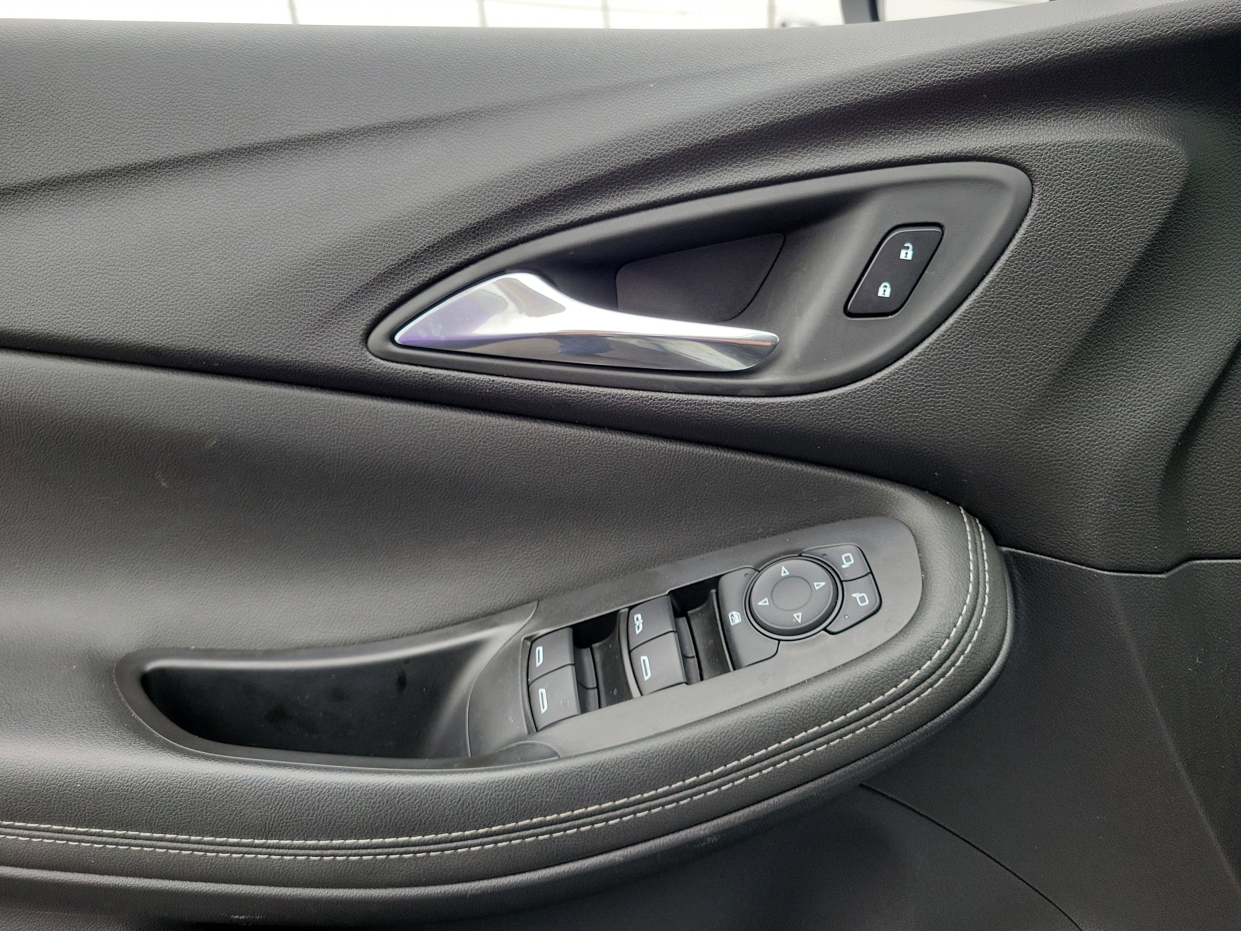 Used 2025 Buick Encore GX Preferred image 17