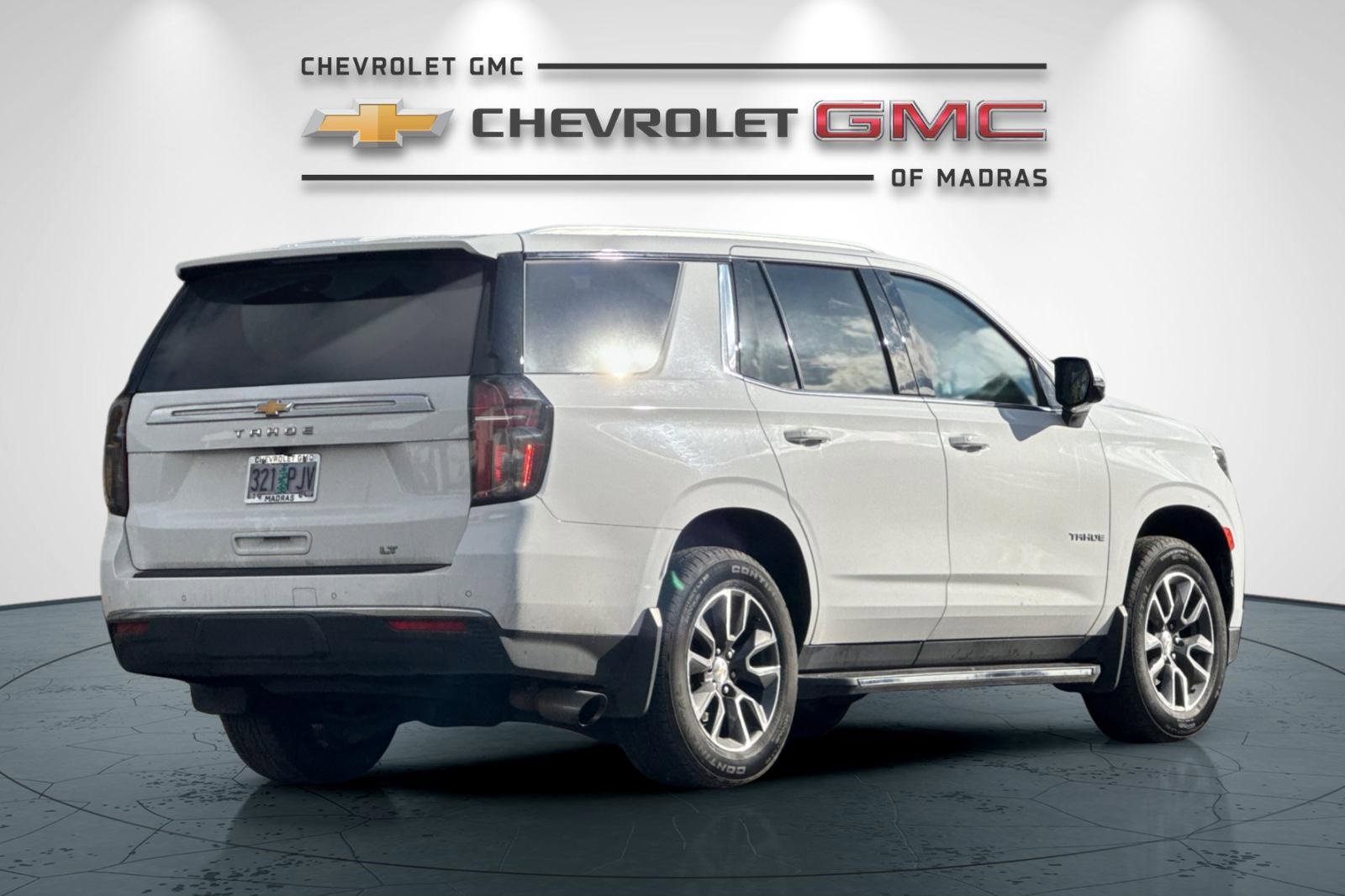 Used 2023 Chevrolet Tahoe LT w/ Luxury Package image 3
