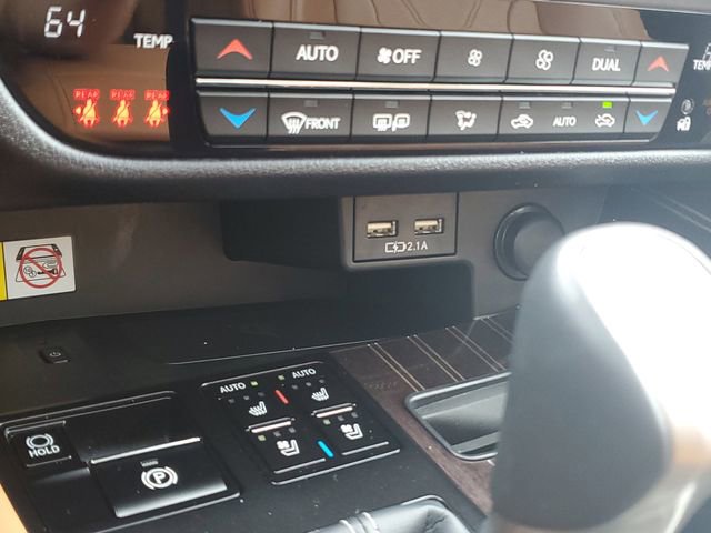 Used 2022 Lexus RX 450h AWD w/ Luxury Package image 30