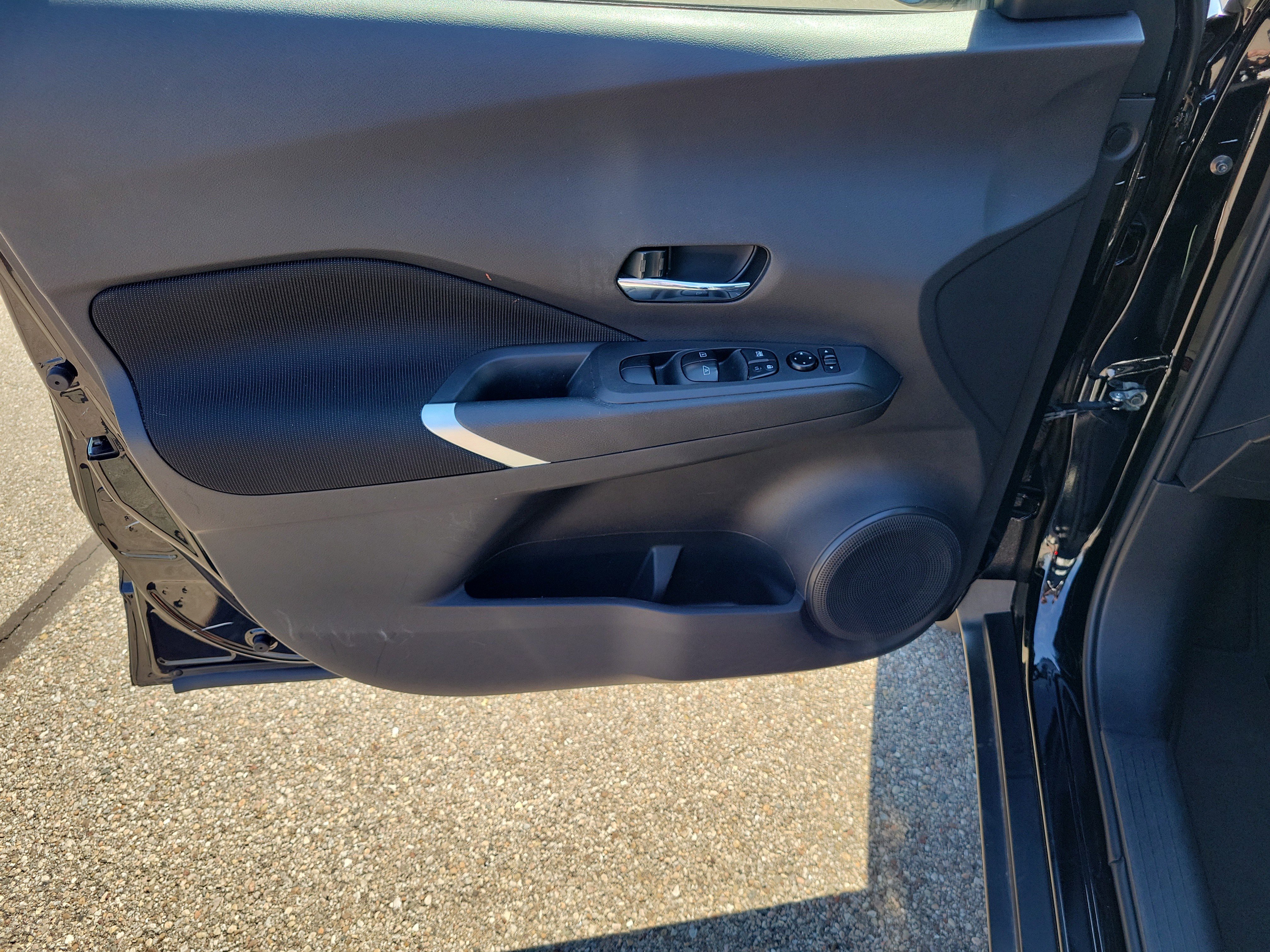 Used 2023 Nissan Kicks SV image 18