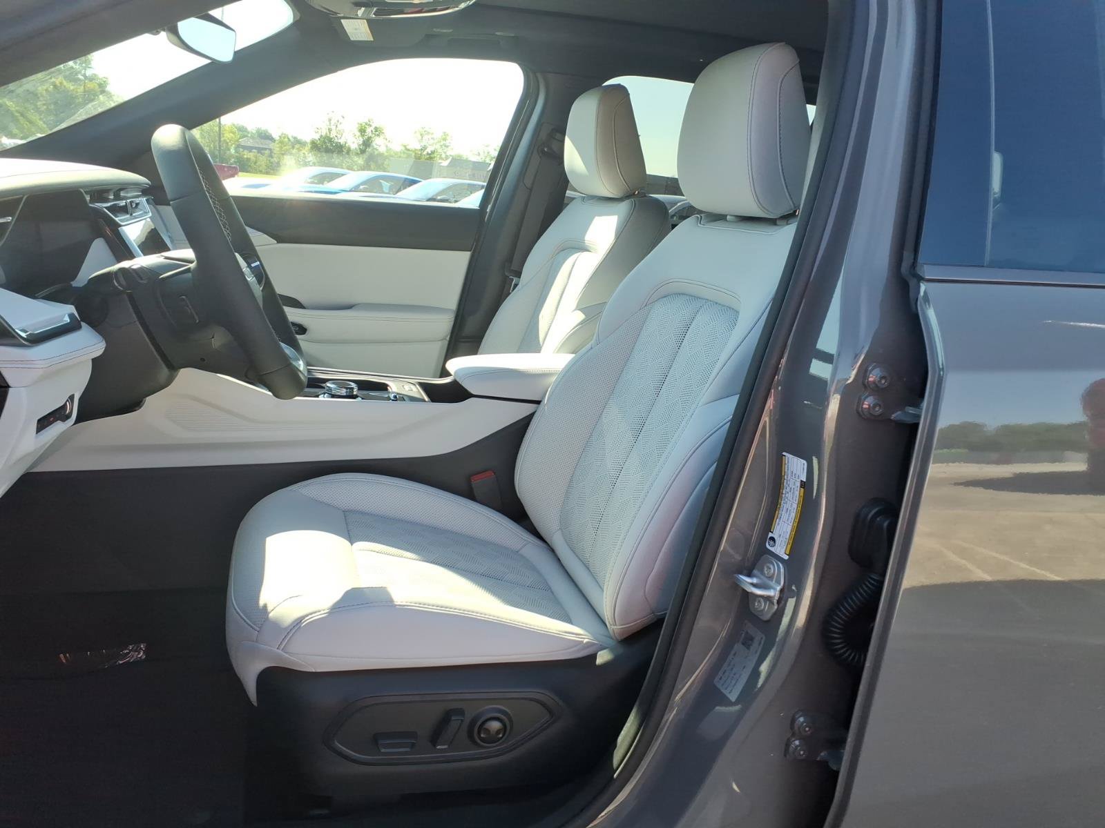New 2026 Jeep Cherokee Overland AWD/4WD image 12