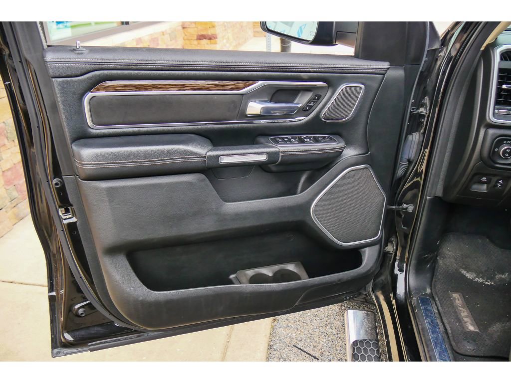 Used 2019 RAM 1500 Laramie AWD/4WD image 9