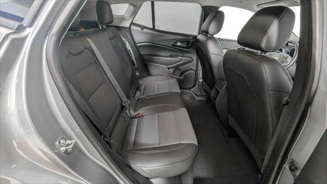 Used 2025 Chevrolet Trax LT w/ LT Convenience Package FWD image 21