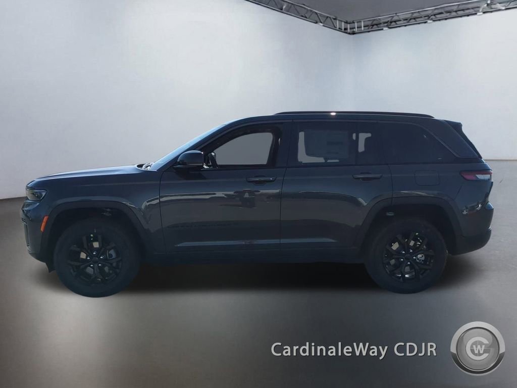 New 2026 Jeep Grand Cherokee Laredo image 5