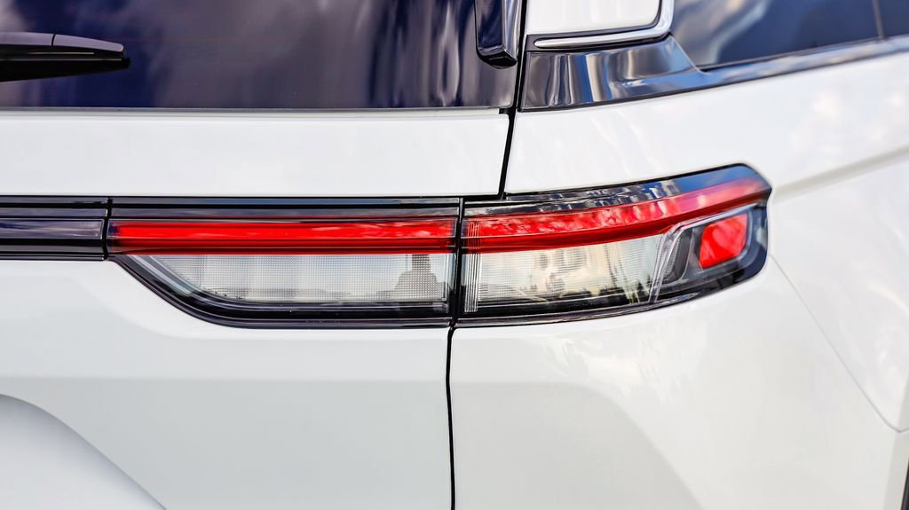 New 2025 Jeep Grand Cherokee Laredo X w/ Luxury Tech Group I image 10