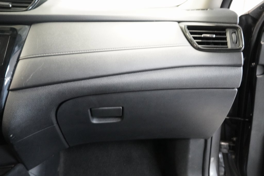 Used 2017 Nissan Rogue SV w/ Midnight Edition image 33