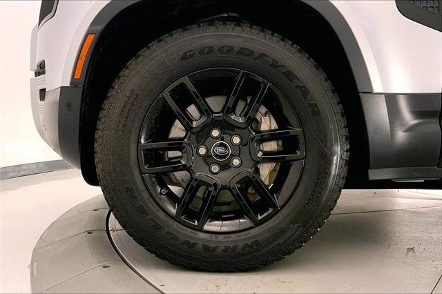 Used 2020 Land Rover Defender 110 SE image 8