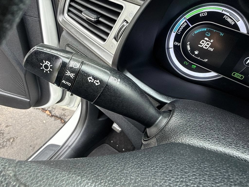 Used 2017 Kia Niro LX FWD image 29