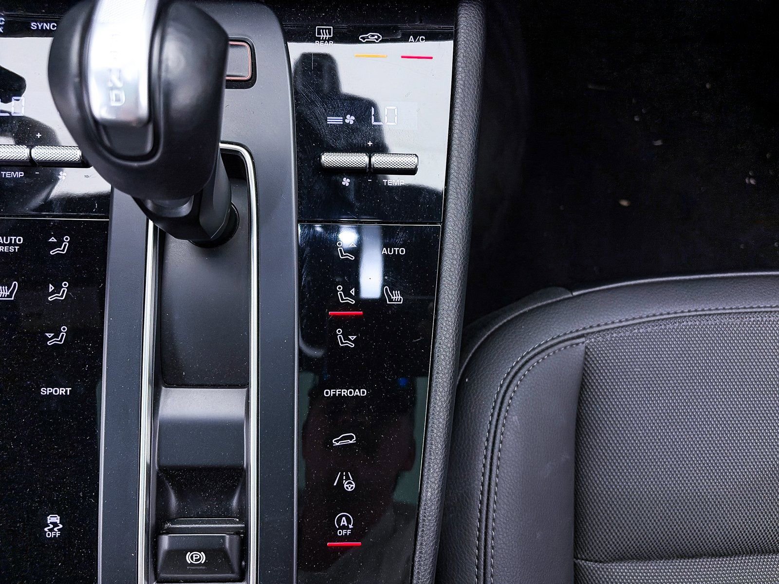 Used 2024 Porsche Macan image 27