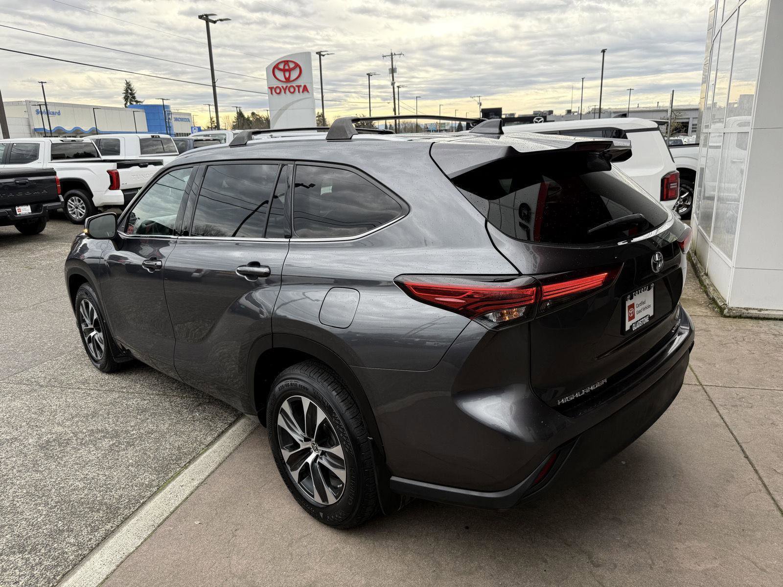 Certified 2020 Toyota Highlander XLE image 4