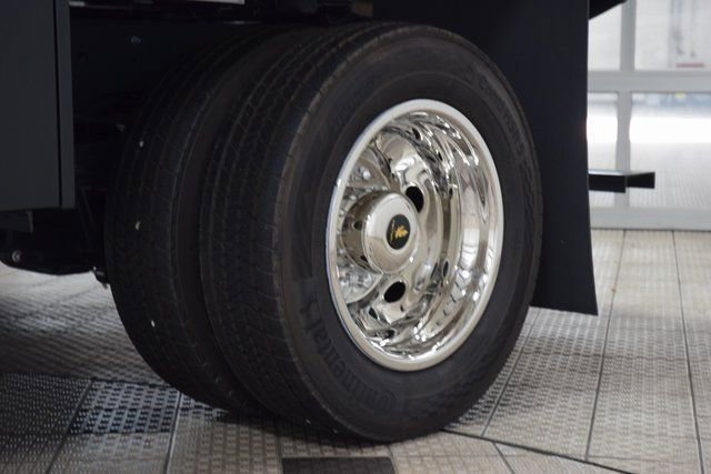 Used 2025 Ford F550 4x4 Crew Cab Super Duty image 17