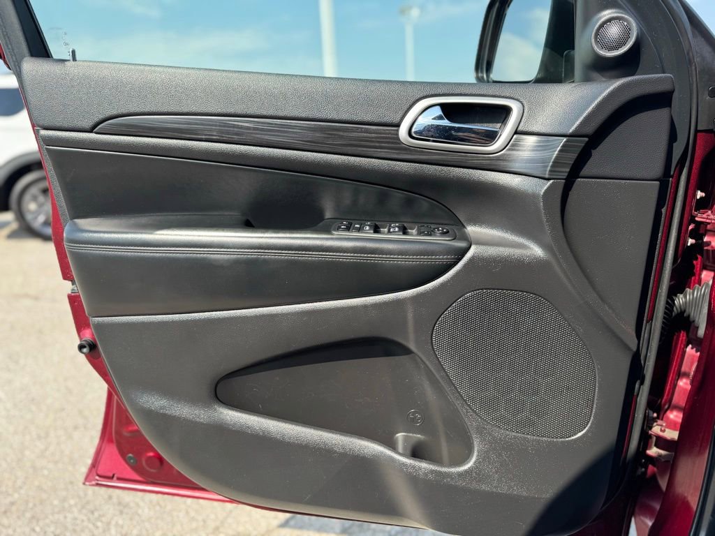 Used 2020 Jeep Grand Cherokee Laredo image 27