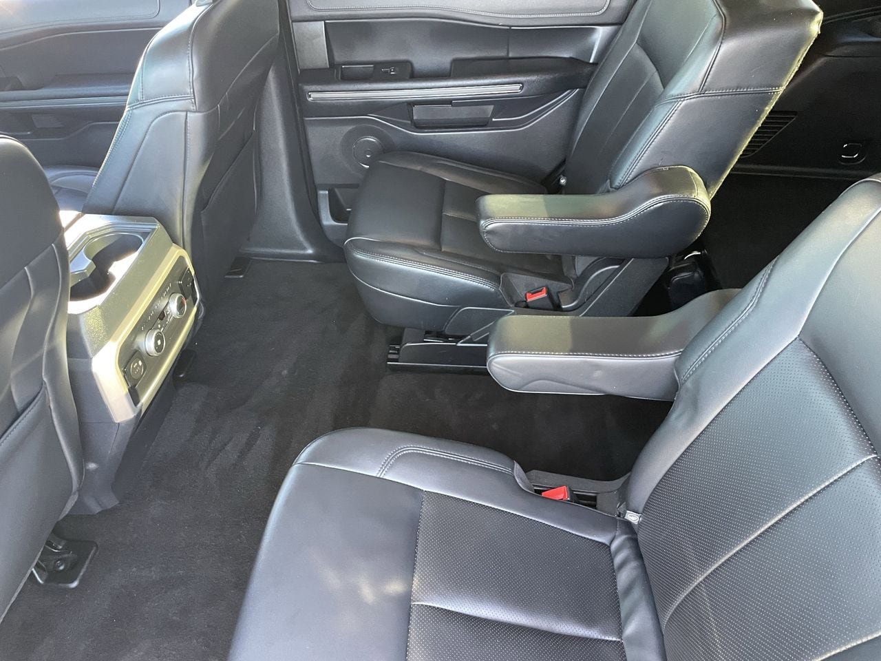 Used 2022 Ford Expedition XLT image 14