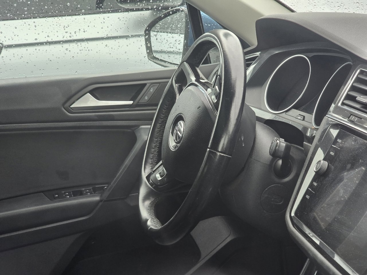 Used 2019 Volkswagen Tiguan SE AWD/4WD image 16