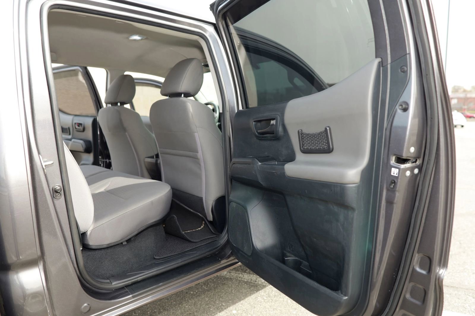 Used 2016 Toyota Tacoma SR RWD image 27