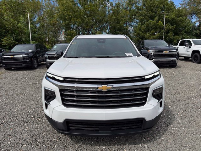 New 2027 Chevrolet Traverse LT w/ Driver Confidence Package FWD image 2