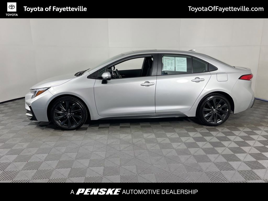 Used 2025 Toyota Corolla SE w/ SE Premium Package image 2