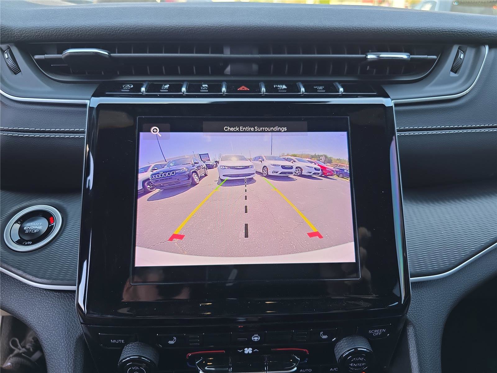 Used 2024 Jeep Grand Cherokee Altitude image 27