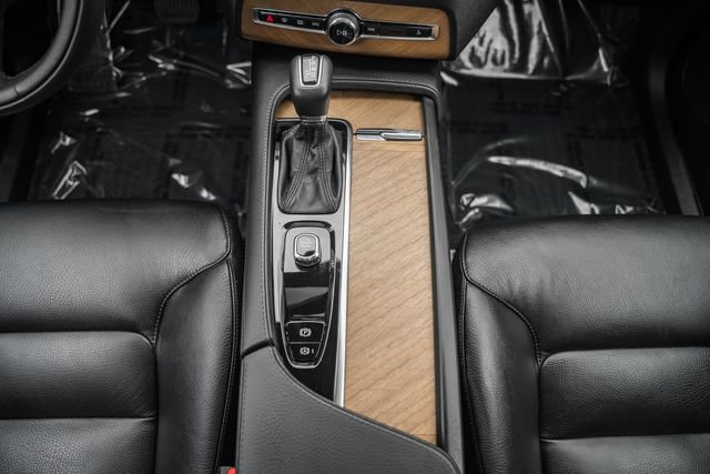 Used 2022 Volvo XC90 T6 Momentum w/ Advanced Package image 28
