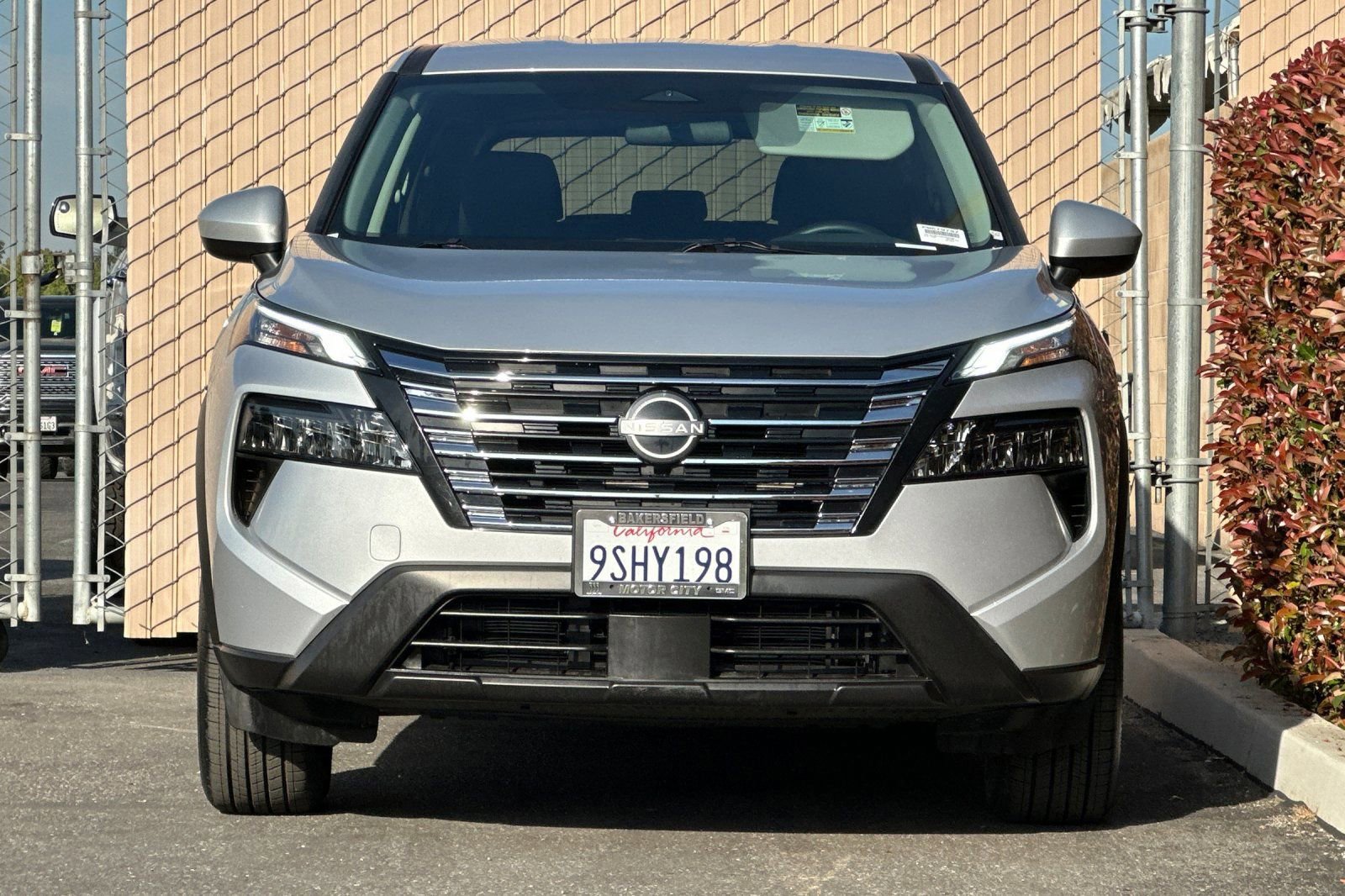 Used 2025 Nissan Rogue SV image 9