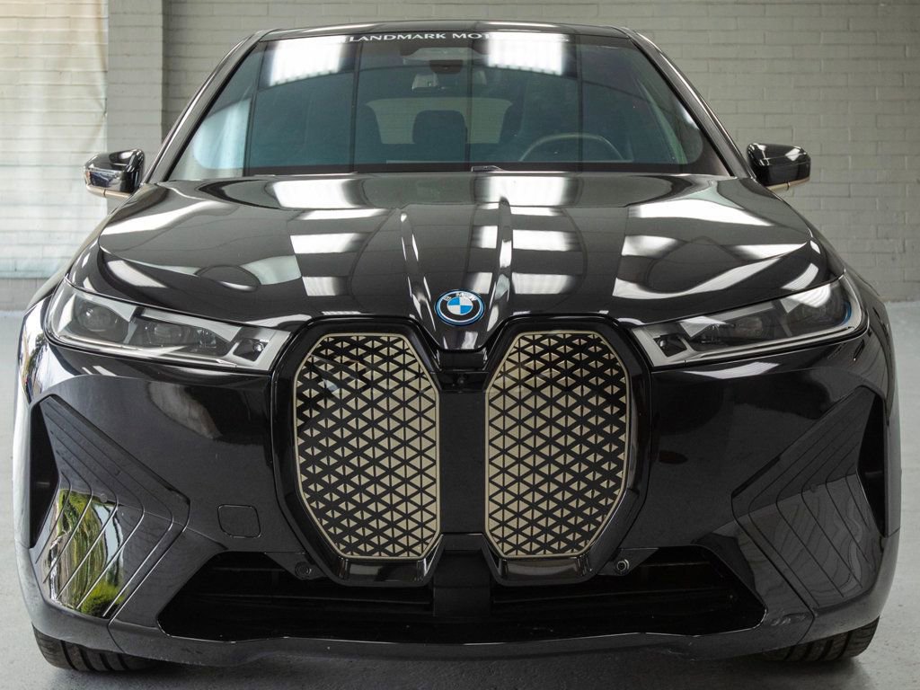 Used 2023 BMW iX xDrive50 w/ Premium Package image 5