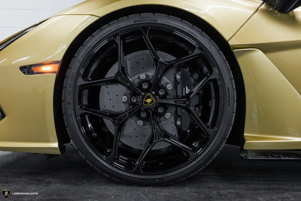 Used 2025 Lamborghini Revuelto image 8