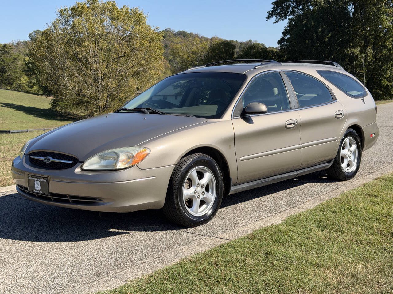 Used 2002 Ford Taurus SE FWD image 1