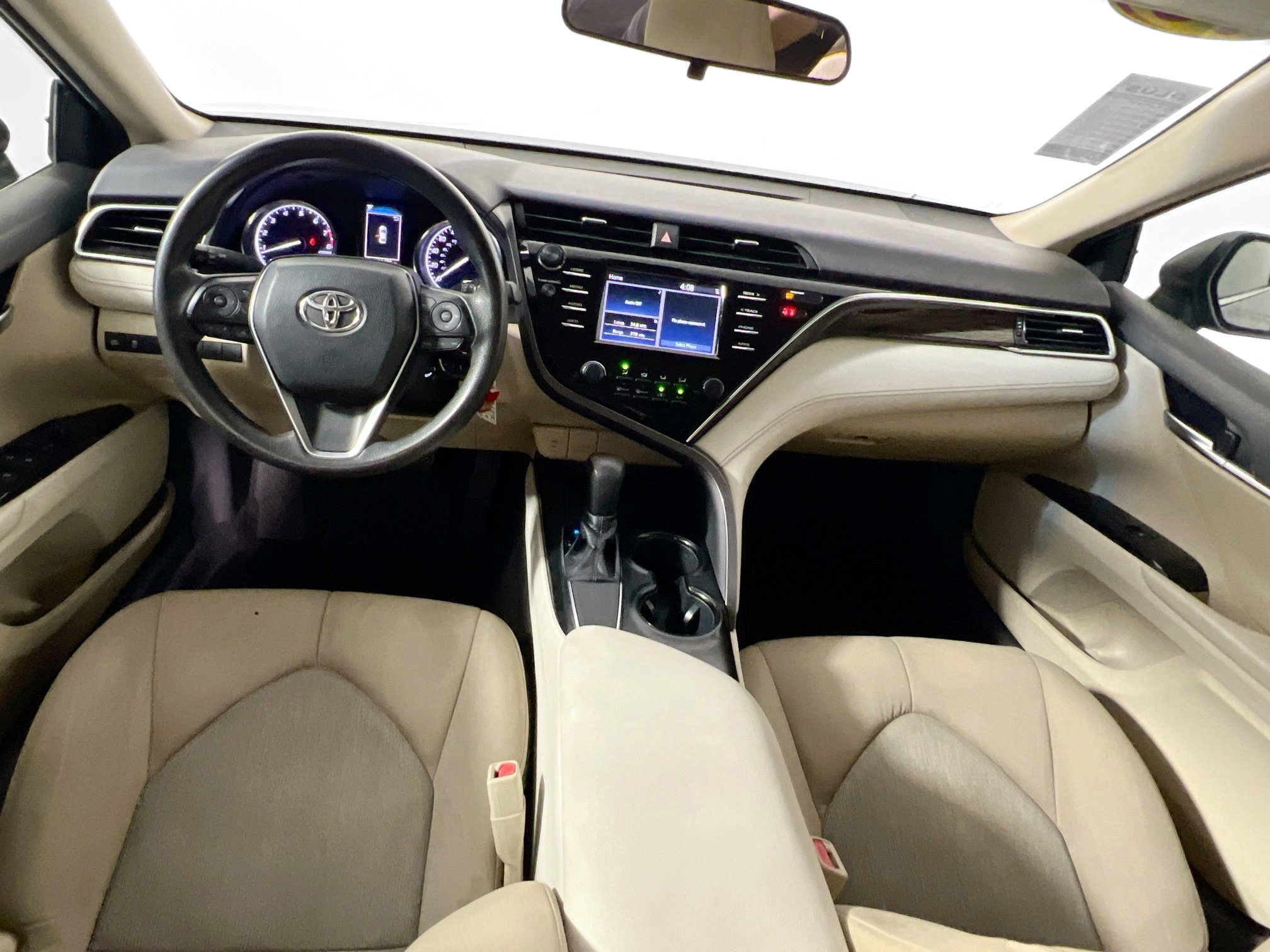 Used 2018 Toyota Camry LE image 29