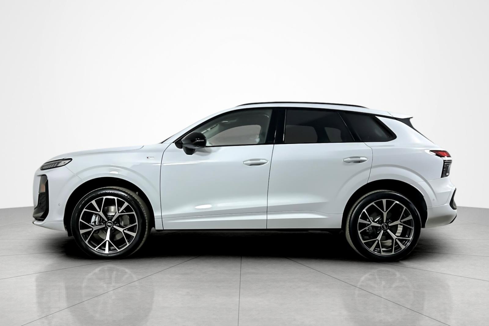 New 2026 Audi Q3 quattro 2.0T image 3