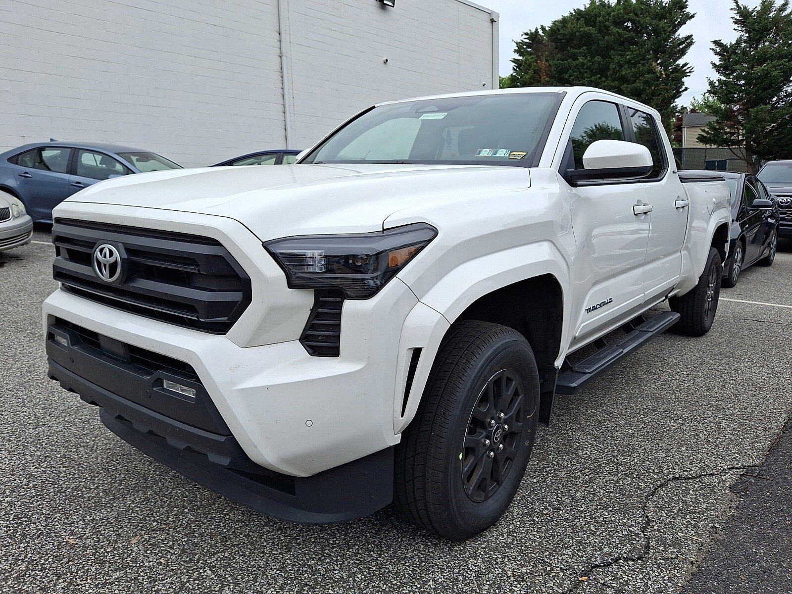 Certified 2024 Toyota Tacoma SR5 AWD/4WD image 3