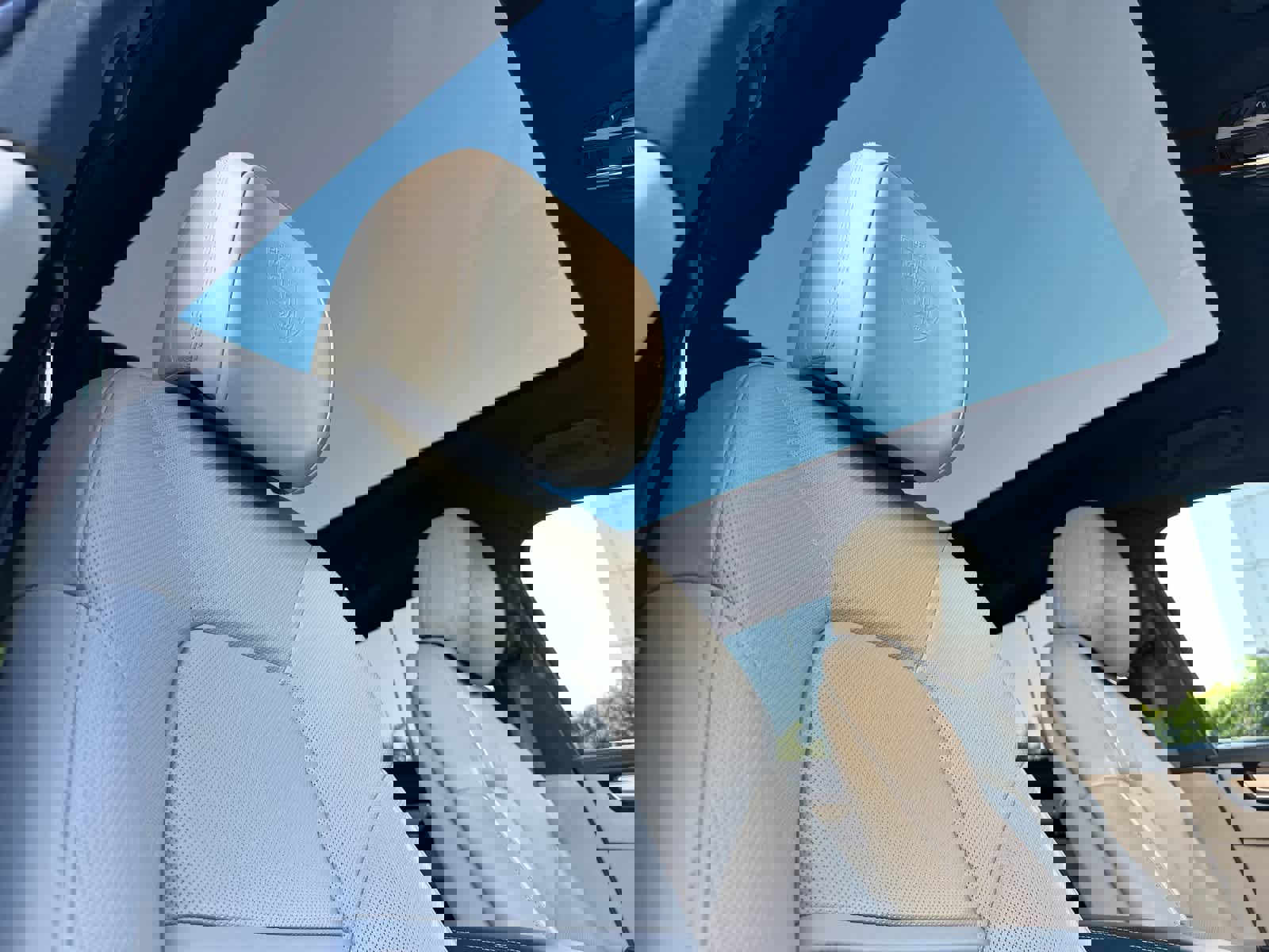 Certified 2023 Porsche Cayenne Platinum Edition w/ Towing Package w/o Tow Ball image 18