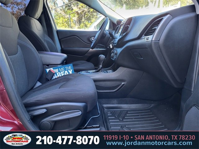 Used 2019 Jeep Cherokee Latitude w/ Popular Appearance Group image 11