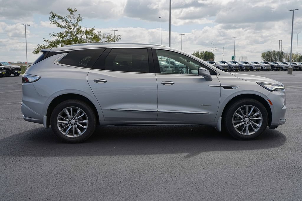Used 2022 Buick Enclave Avenir w/ Avenir Technology Package AWD/4WD image 5