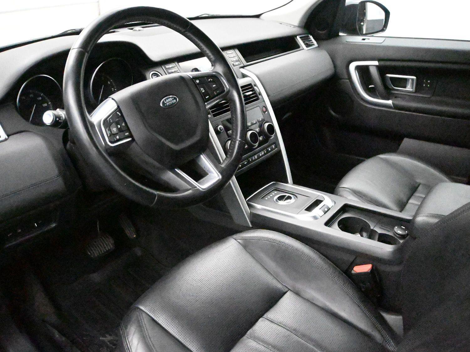 Used 2017 Land Rover Discovery Sport HSE image 2