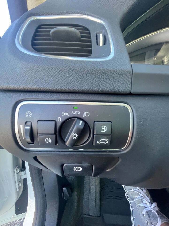 Used 2017 Volvo S60 T5 Inscription image 24