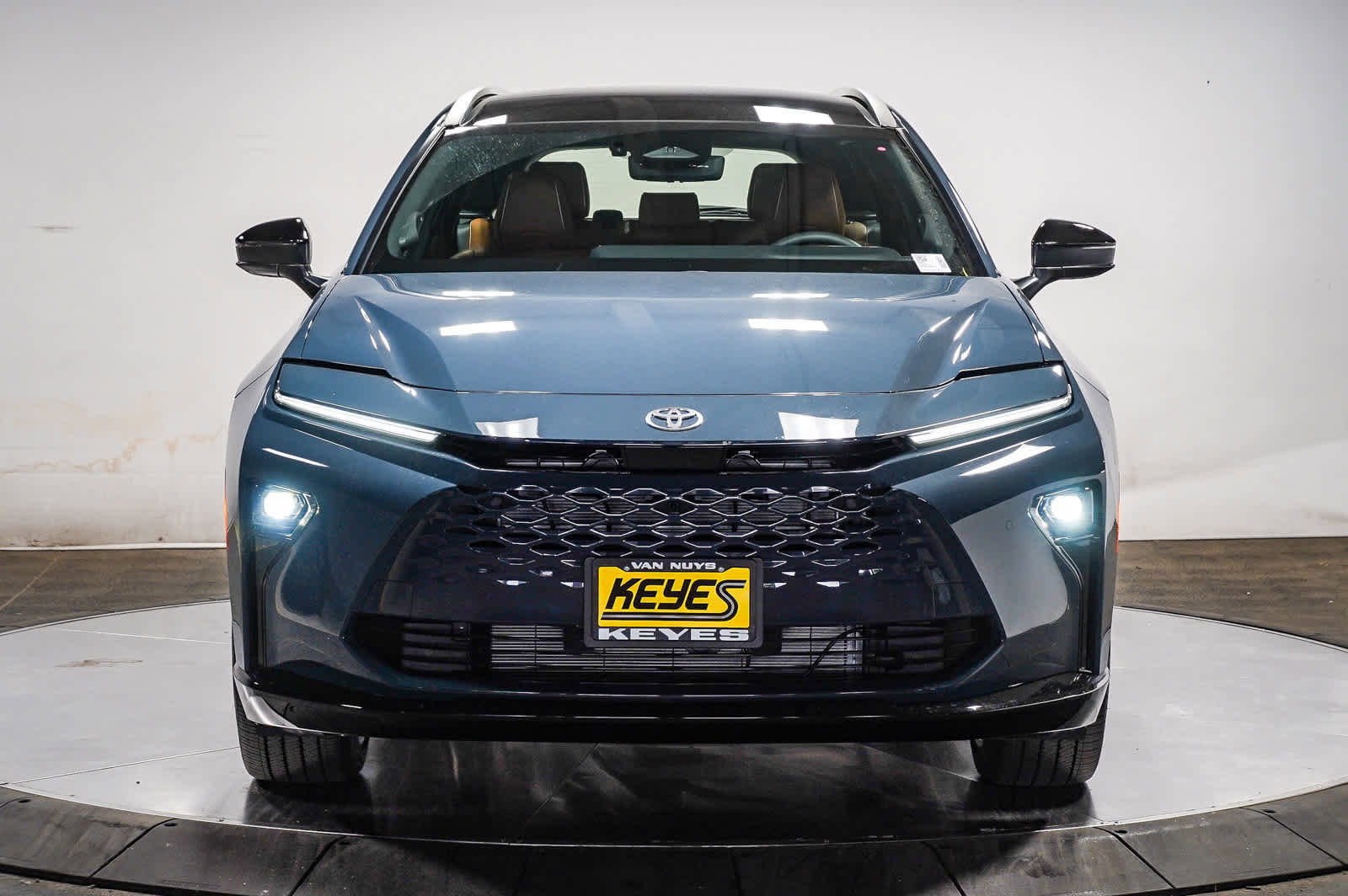 New 2025 Toyota Crown Signia image 2