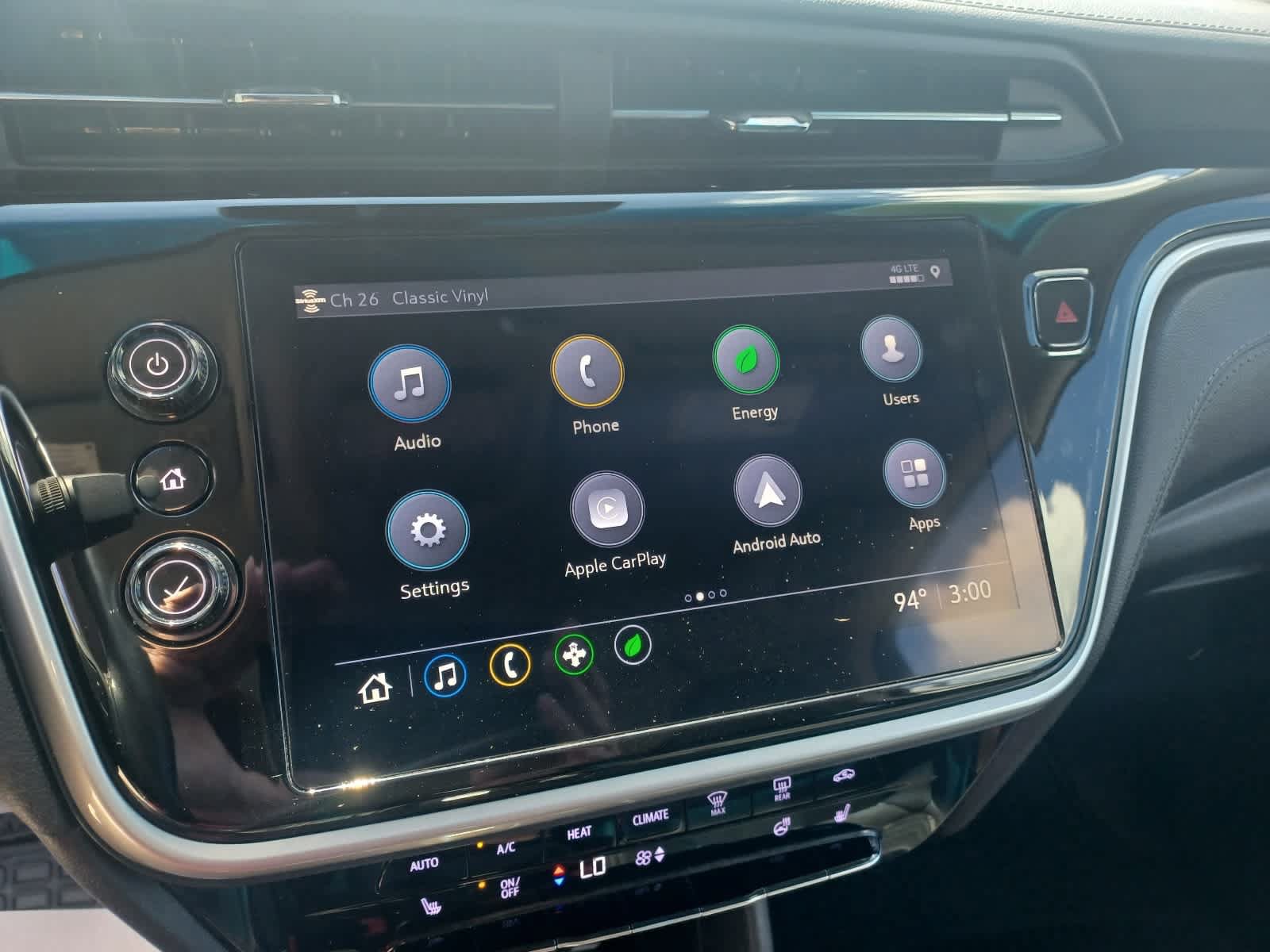Used 2022 Chevrolet Bolt LT w/ Infotainment Package FWD image 11
