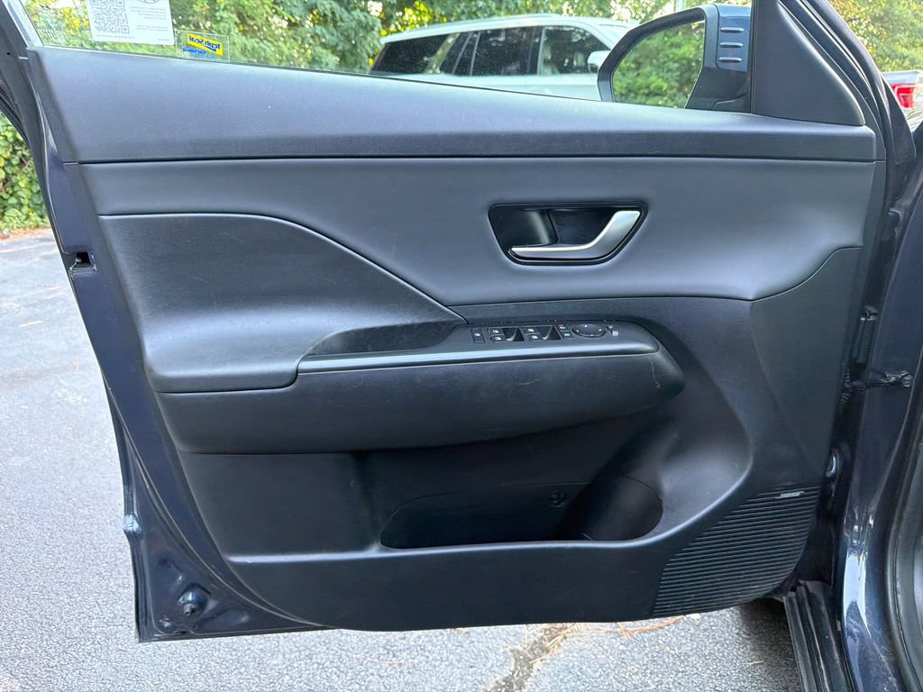 Used 2024 Hyundai Kona Limited FWD image 10