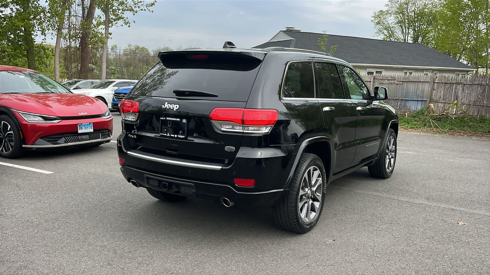 Used 2017 Jeep Grand Cherokee Overland AWD/4WD image 4