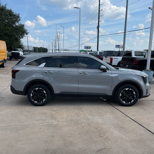 Used 2024 Kia Sorento S w/ Panoramic Sunroof Package AWD/4WD image 3