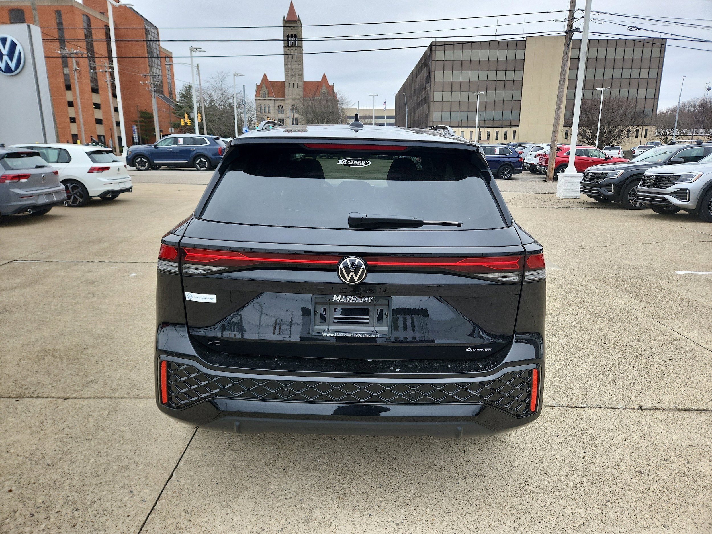 New 2026 Volkswagen Tiguan SE R-Line AWD/4WD image 4