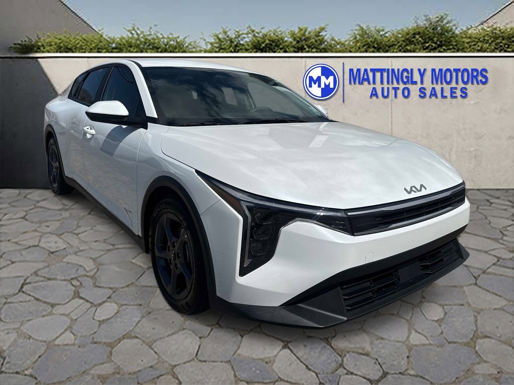 Used 2025 Kia K4 LXS image 1