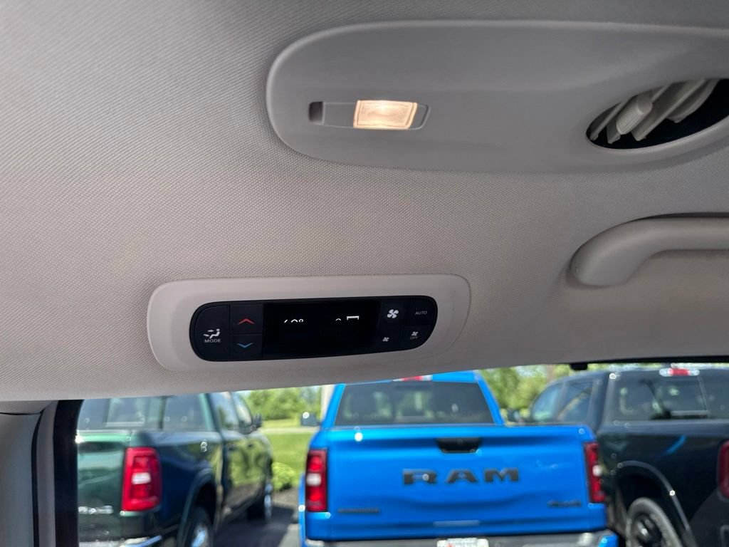 Certified 2023 Chrysler Pacifica Touring-L FWD image 37