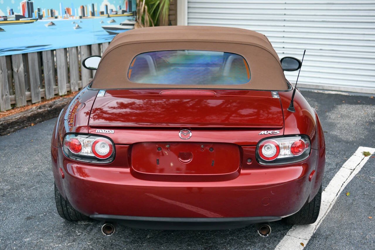 Used 2006 MAZDA MX-5 Miata Grand Touring w/ Premium Pkg RWD image 30