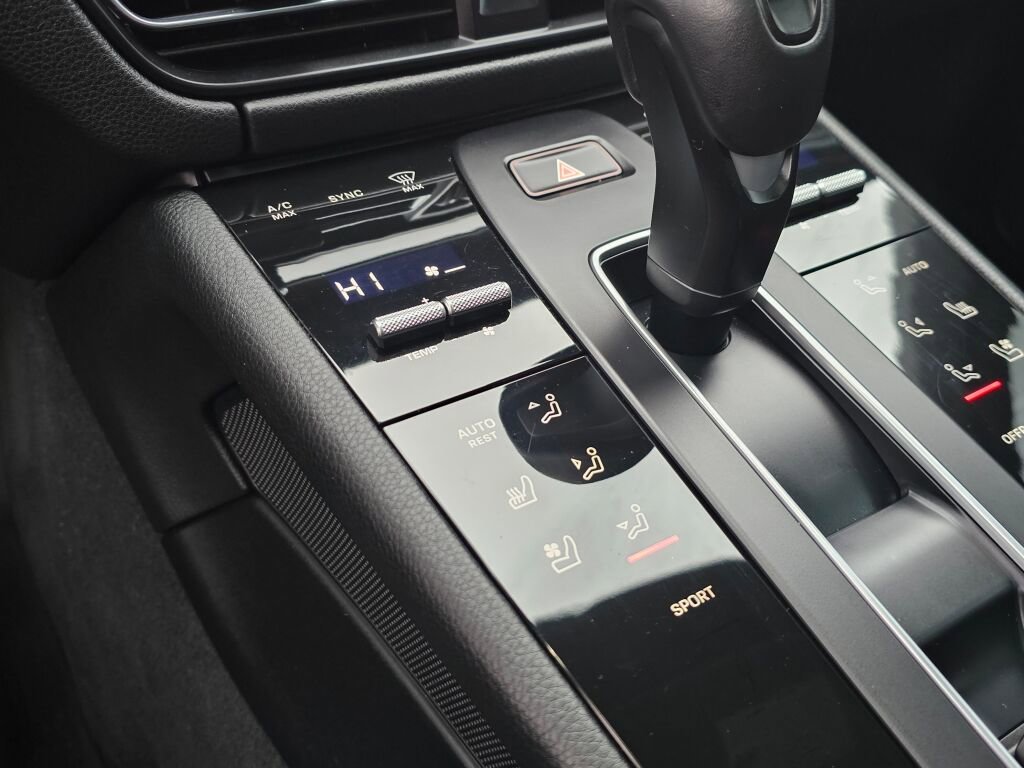 Used 2023 Porsche Macan w/ Premium Package Plus image 34