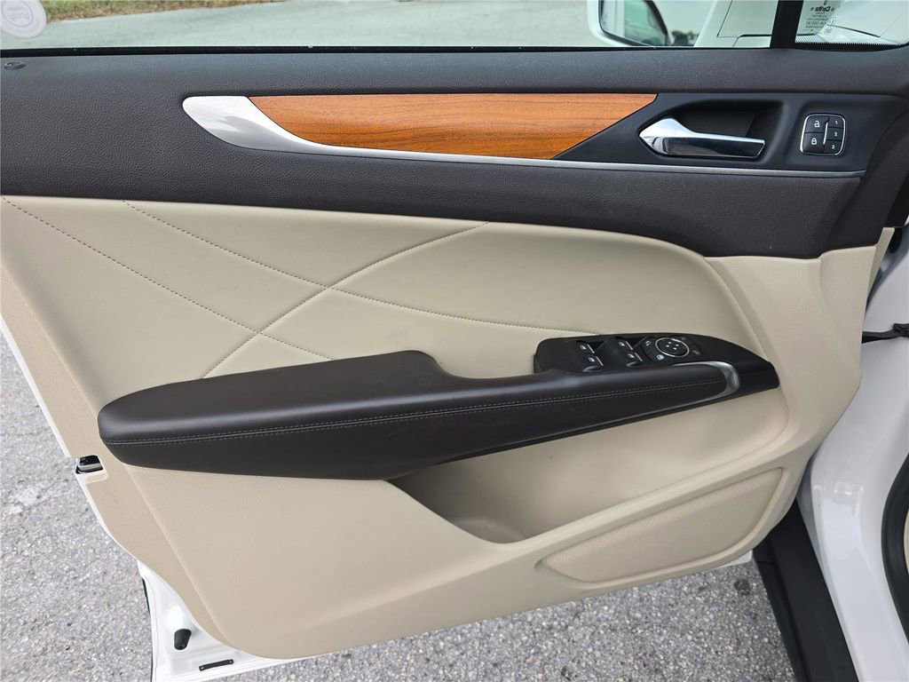 Used 2019 Lincoln MKC Select w/ Select Plus Package image 15